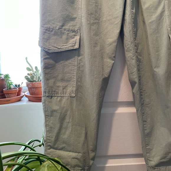 • UO Y2K pleated cargo wide leg skater pants • - Picture 5 of 7